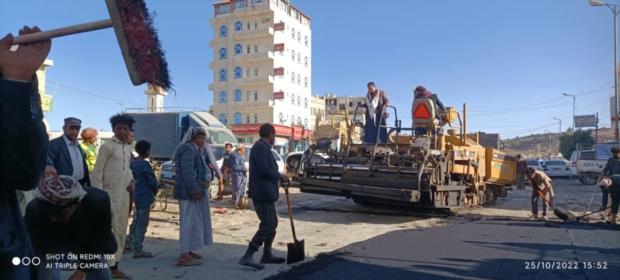 تدشين مشروع تأهيل وسفلتة الشوارع الداخلية بمدينة خمر بعمران